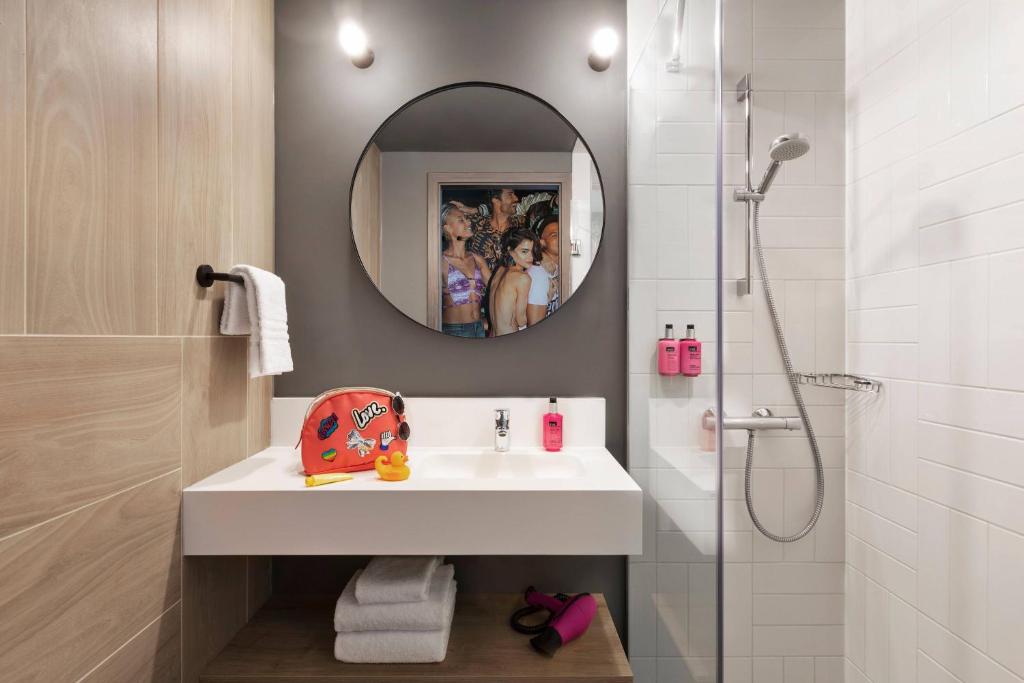 Moxy Bucharest Old Town - Resim 24