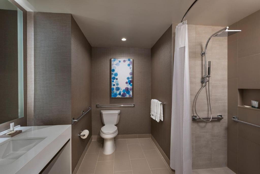 The Westin Irving Convention Center at Las Colinas - Renouveau King Suite D'une Chambre Avec Douche Enroulée - Mobilité Accessible