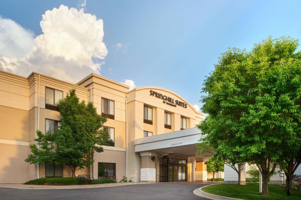 una representación de la parte delantera de un hotel en SpringHill Suites Boulder Longmont, en Longmont