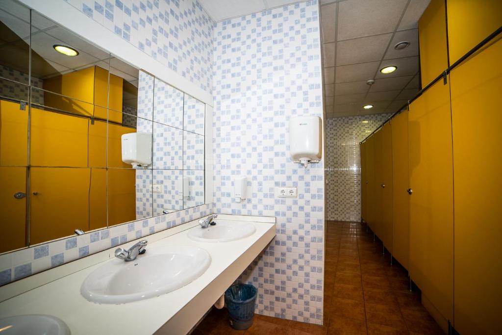 Koupelna v ubytování Albergue de Cuéllar