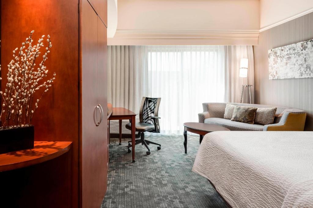 a hotel room with a bed and a desk at Courtyard by Marriott Columbia in Columbia