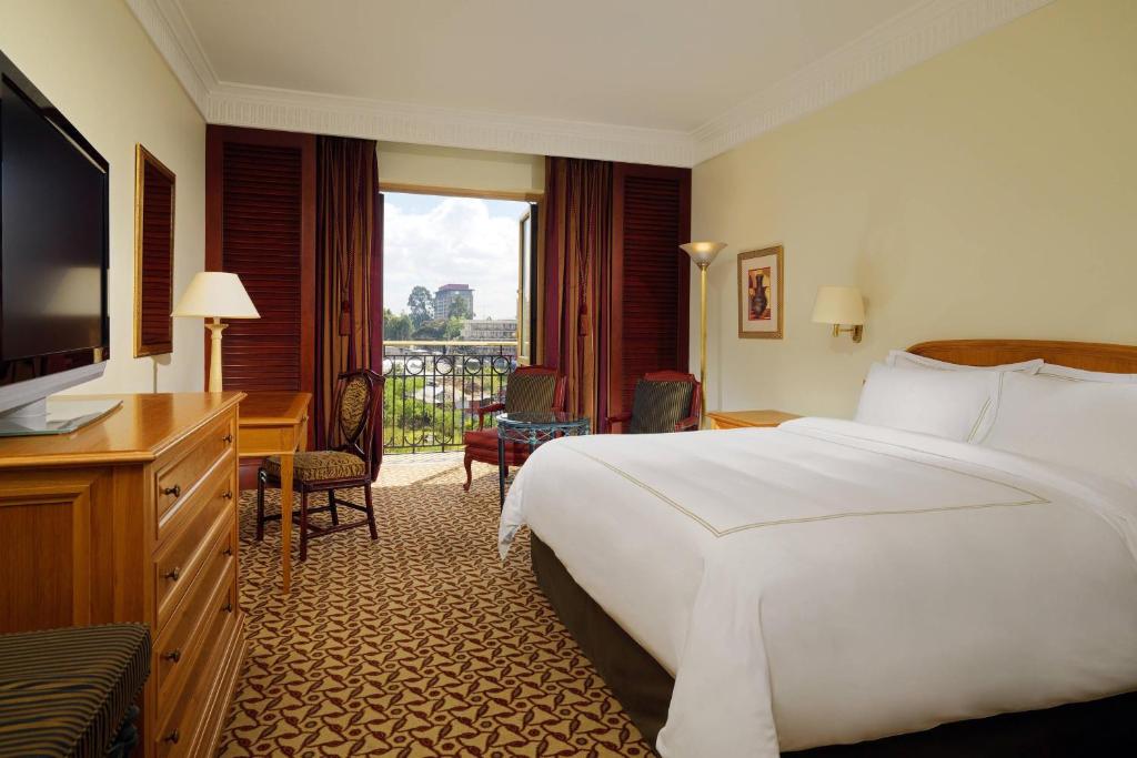 Sheraton Addis, a Luxury Collection Hotel, Addis Ababa客房内的一张或多张床位