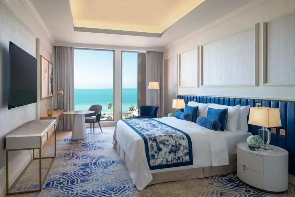 Astor Room, Larger Guest Room, 1 King, Sea View