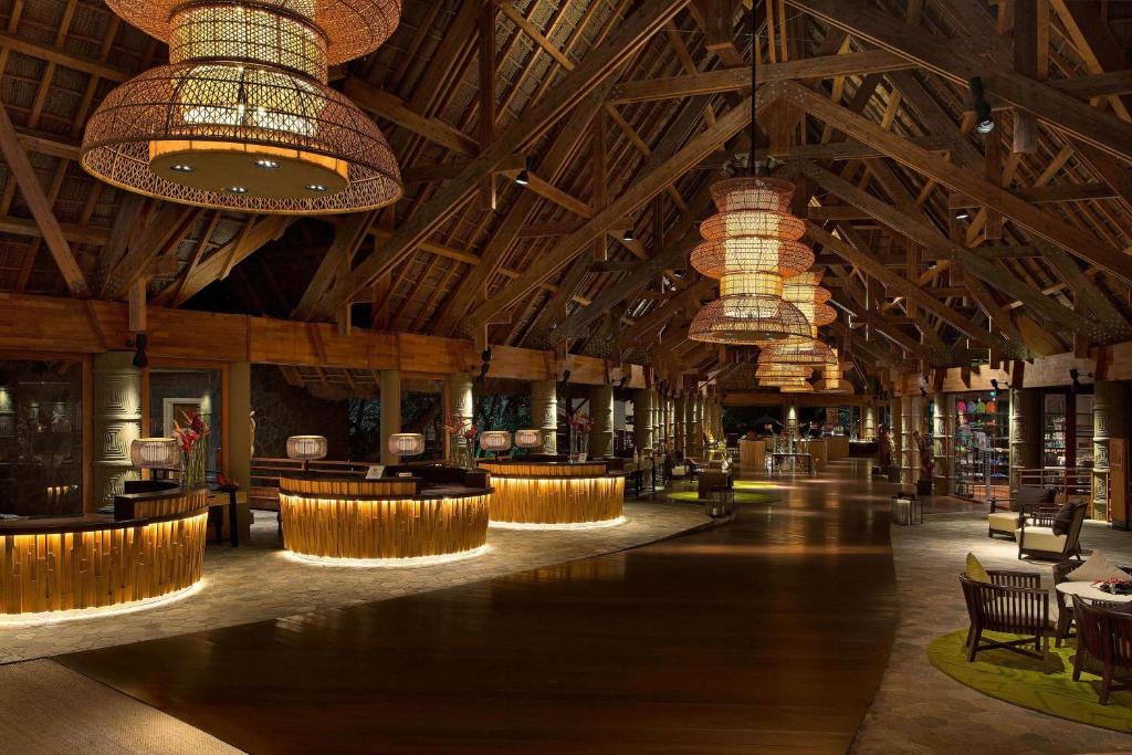 Veitingastaður eða matsölustaður á Sheraton New Caledonia Deva Spa & Golf Resort