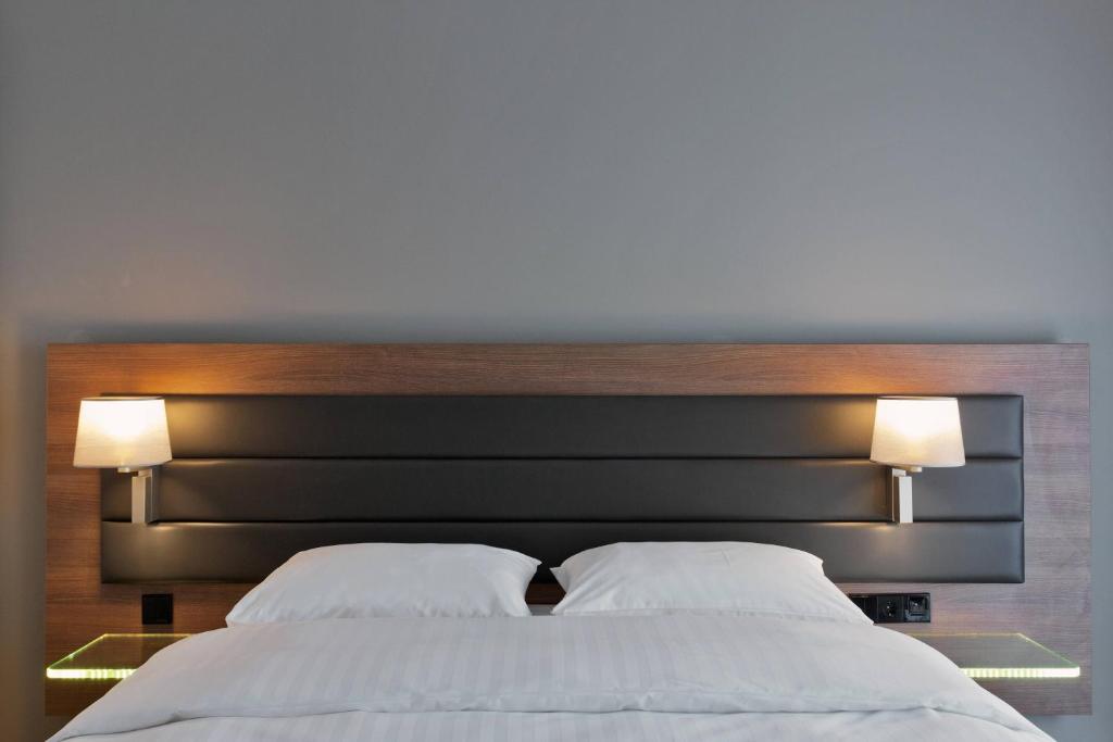 Moxy Amsterdam Houthavens - Double Room - Moxy Sleeper Queen