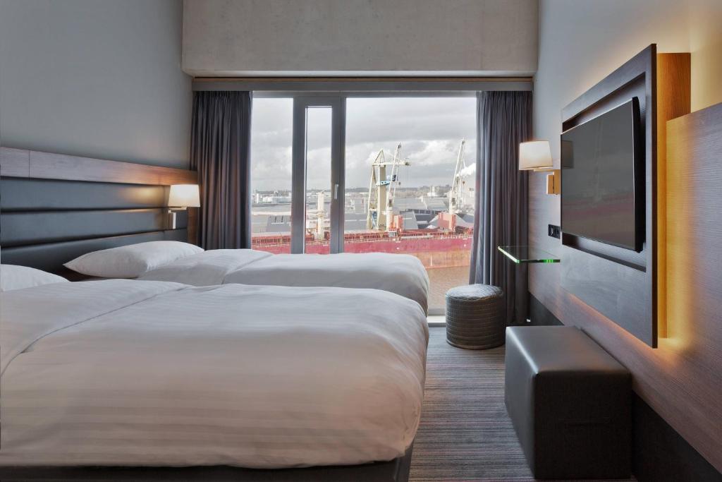 Moxy Amsterdam Houthavens - Twin Room - Moxy Sleeper Lookout Twin