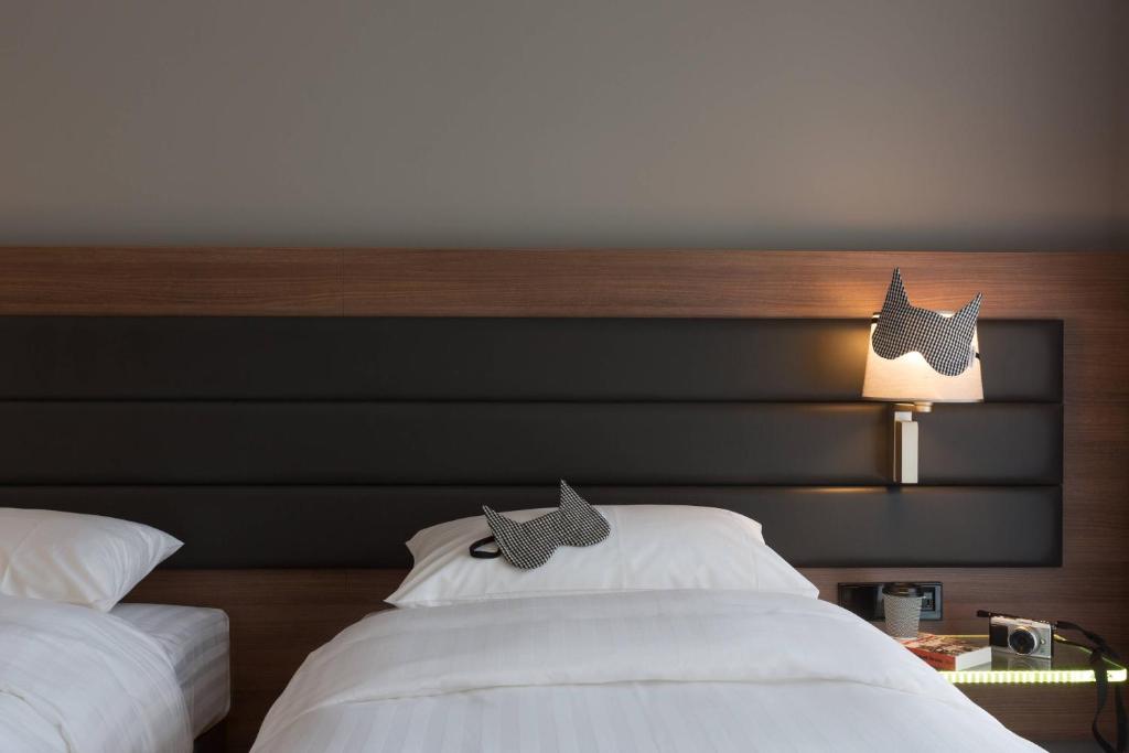 Moxy Amsterdam Houthavens - Resim 21