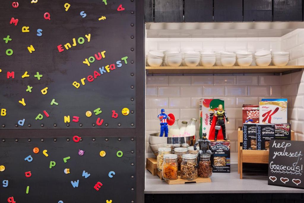 Moxy Amsterdam Houthavens - Resim 39