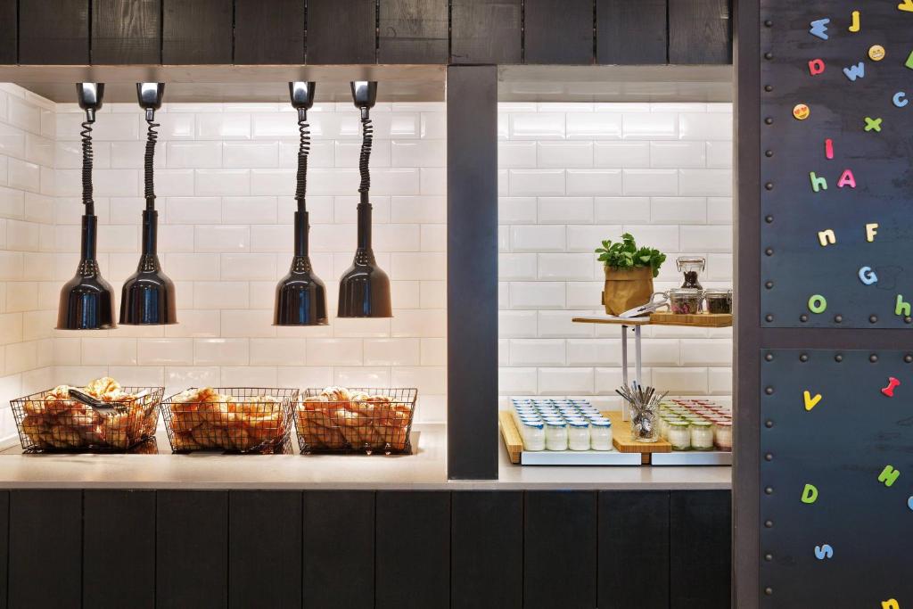 Moxy Amsterdam Houthavens - Resim 40