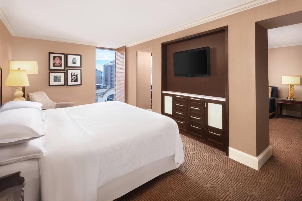 Sheraton New Orleans Hotel - Executive Suite, 1 King, Sofa Bed