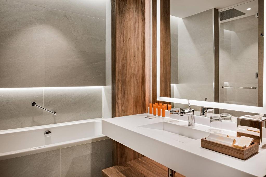 Círculo Gran Vía, Autograph Collection (Adults Only) - Resim 25