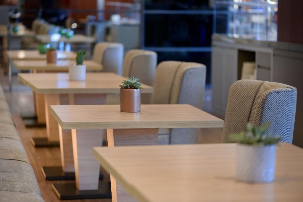 Posezení v ubytování AC Hotel Murcia by Marriott