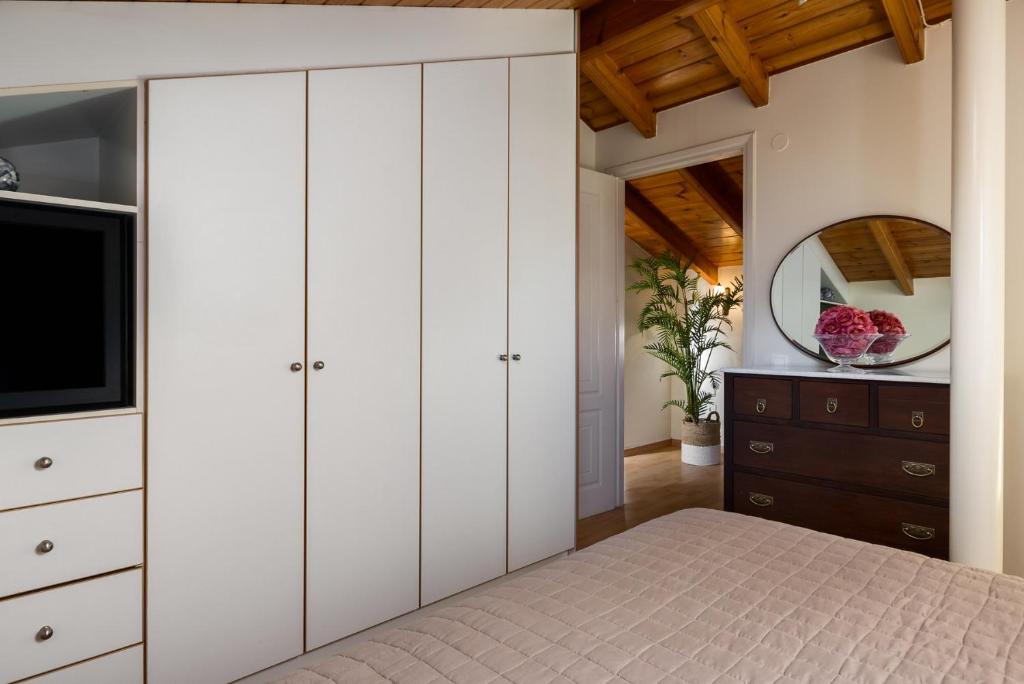 A bed or beds in a room at Myronis Villa Corfu Town