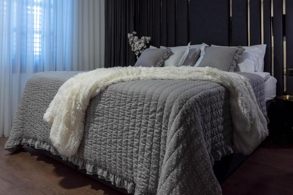 Łóżko lub łóżka w pokoju w obiekcie City Premium Rooms Old town