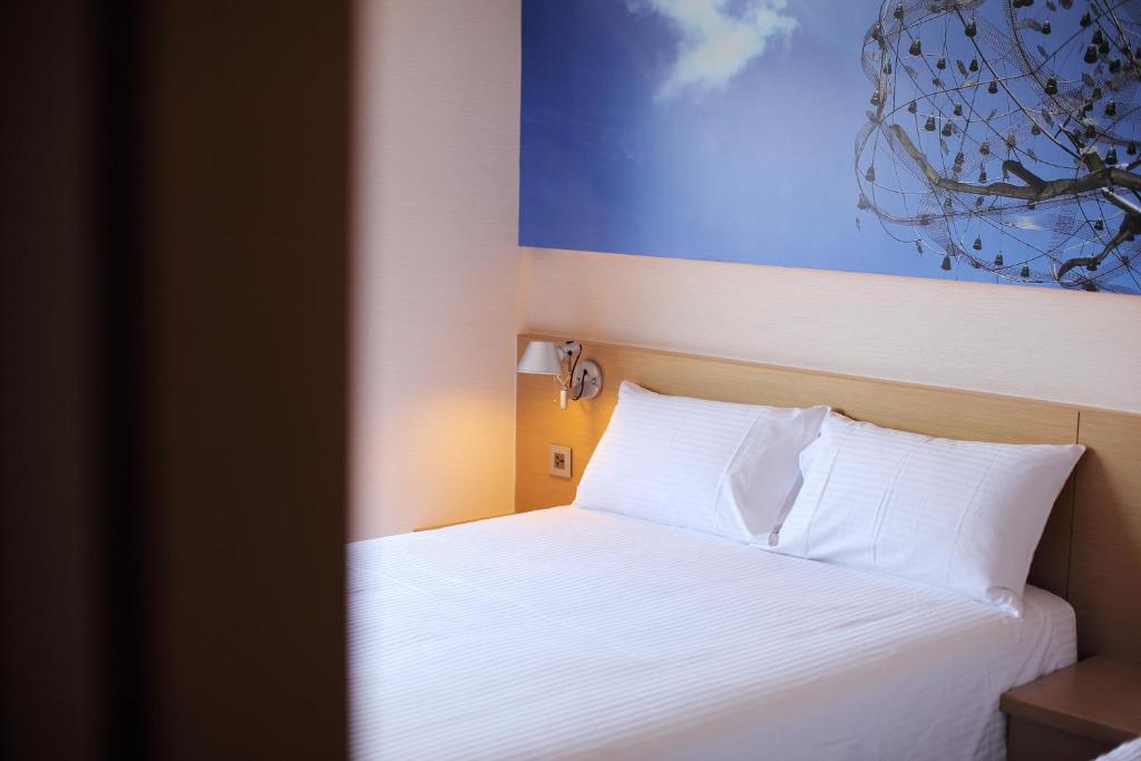 Postel nebo postele na pokoji v ubytování Mellow Fields Hotel