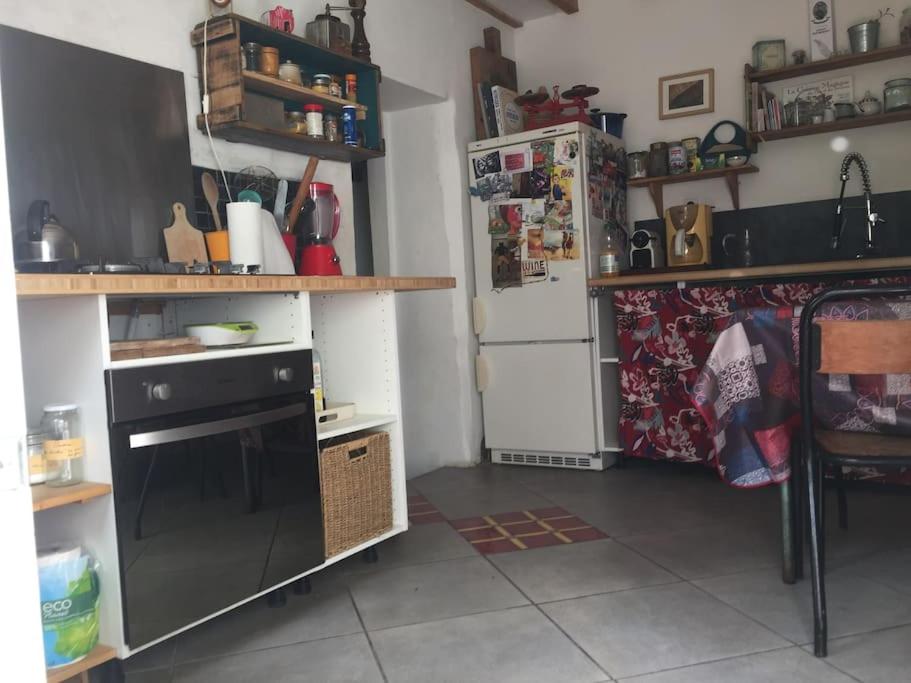 Fotografia z galérie ubytovania Maison douce et atypique avec son jardin à Tours v destinácii Tours
