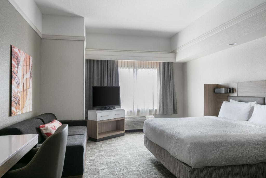 Postel nebo postele na pokoji v ubytování SpringHill Suites by Marriott Cheyenne