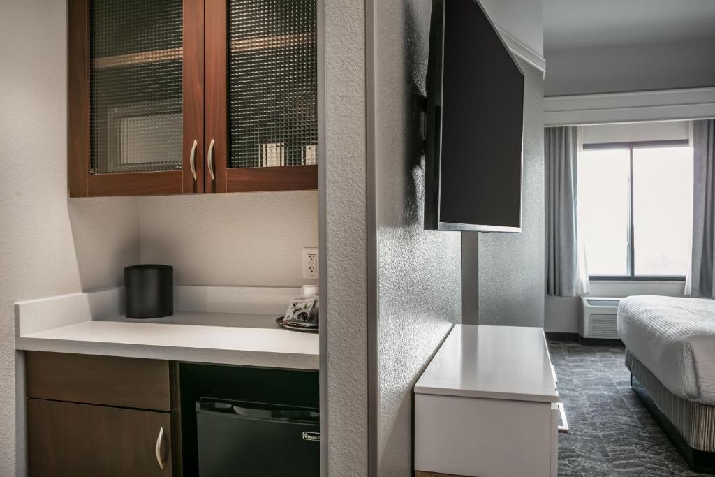 Postel nebo postele na pokoji v ubytování SpringHill Suites by Marriott Cheyenne