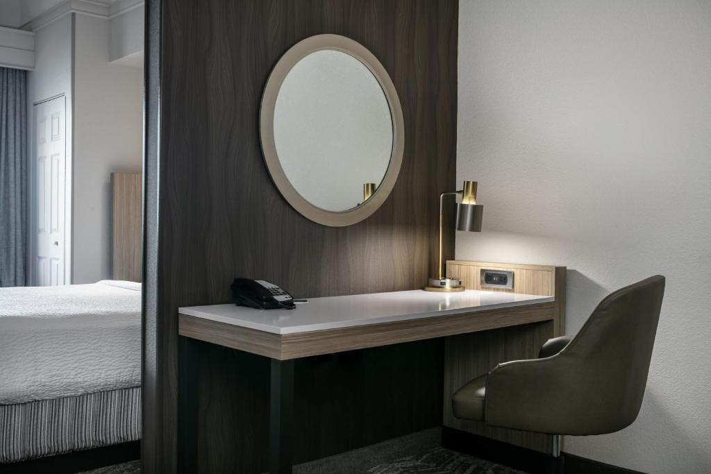 Postel nebo postele na pokoji v ubytování SpringHill Suites by Marriott Cheyenne