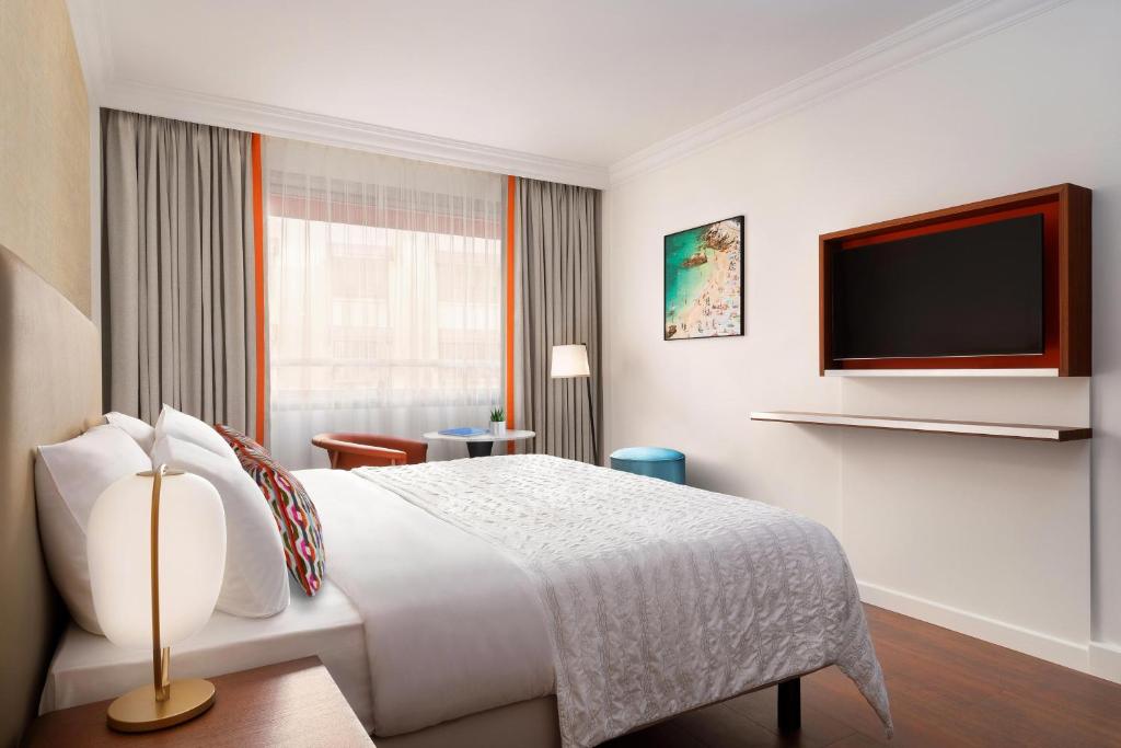 
Classic room with Courtyard view, King bed
