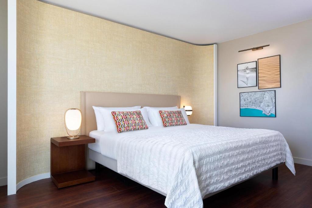 Le Meridien Nice - Habitación De Lujo Con Vista En Mar Y Jardín, Cama King