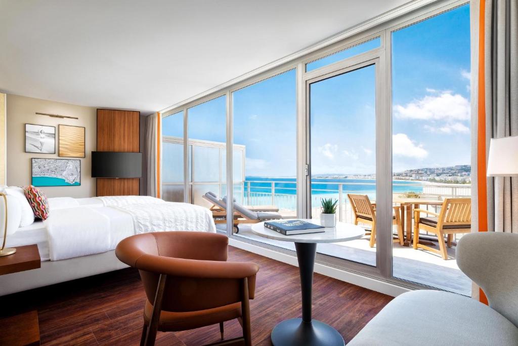 Postel nebo postele na pokoji v ubytování Le Meridien Nice