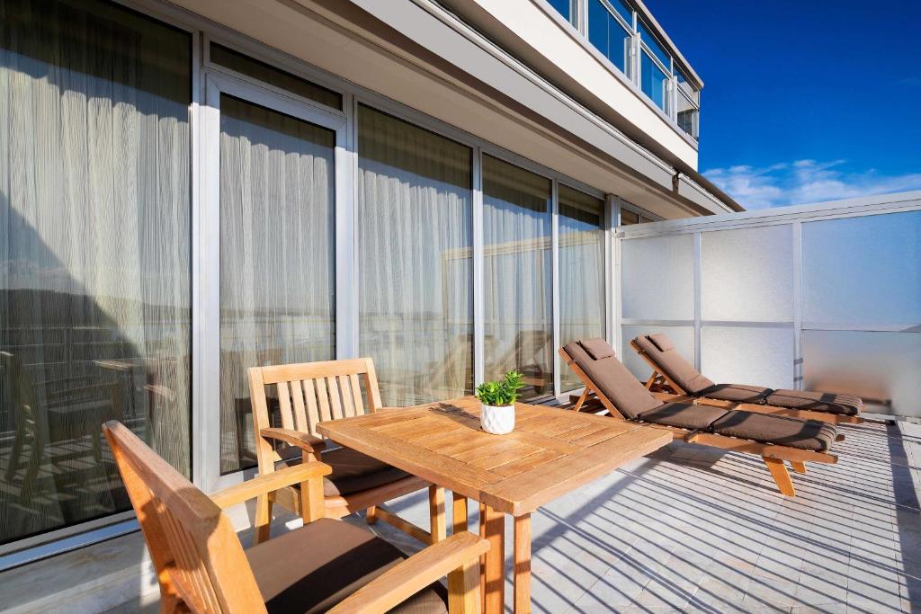 Le Meridien Nice - Sala Ejecutiva Con Vista A La Ciudad, Cama King