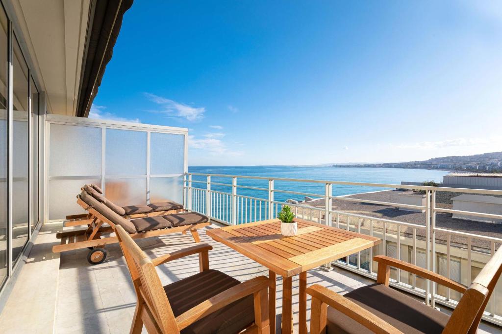 Le Meridien Nice - Sala Ejecutiva, Piso Superior Con Vista A La Ciudad, Cama Gemela