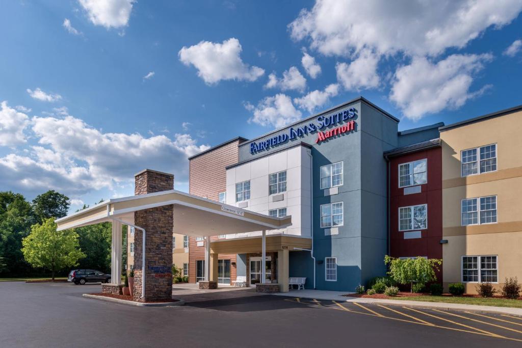 uma representação da frente de um hotel em Fairfield Inn & Suites by Marriott Olean em Olean