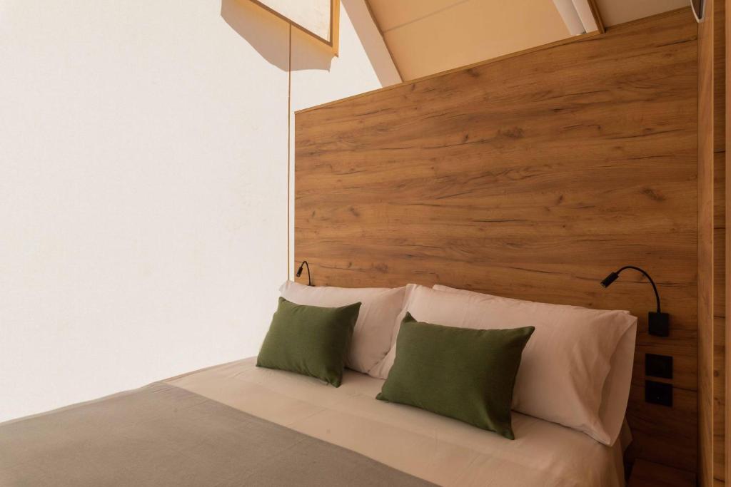 Postel nebo postele na pokoji v ubytování wecamp Cadaqués