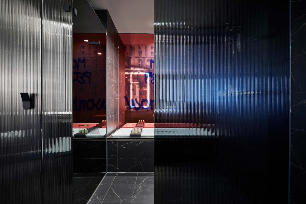 W Melbourne - Resim 26