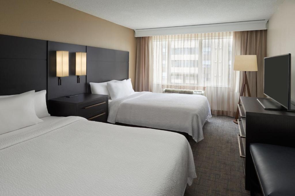 Postel nebo postele na pokoji v ubytování Residence Inn by Marriott London Canada