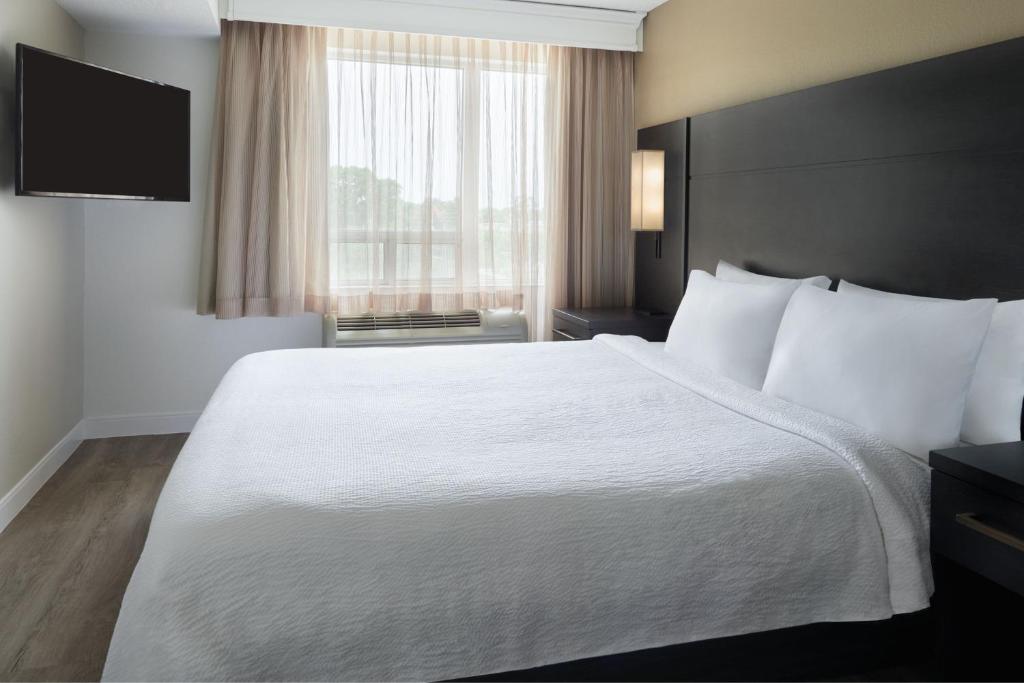 Postel nebo postele na pokoji v ubytování Residence Inn by Marriott London Canada