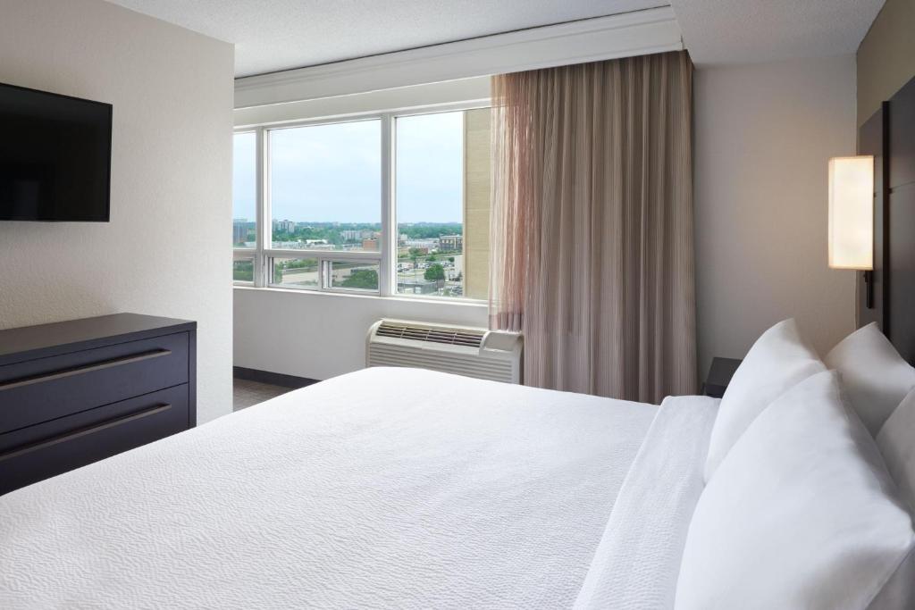 Postel nebo postele na pokoji v ubytování Residence Inn by Marriott London Canada