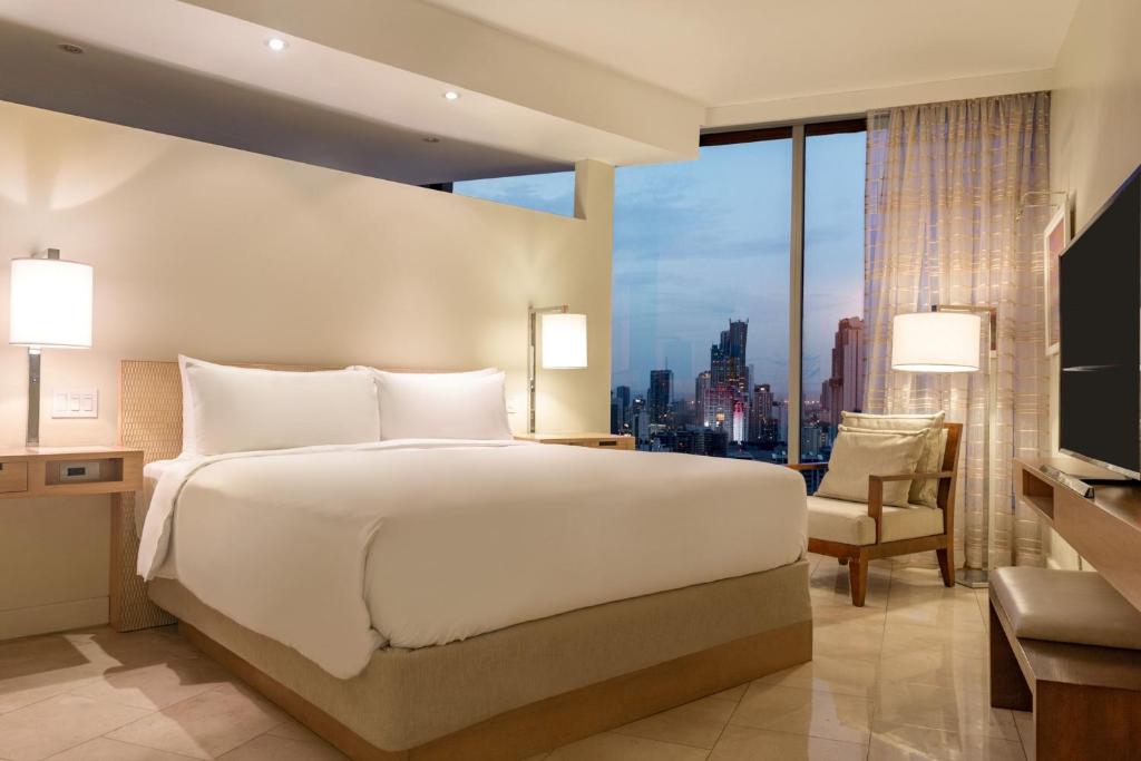 Postel nebo postele na pokoji v ubytování JW Marriott Panama