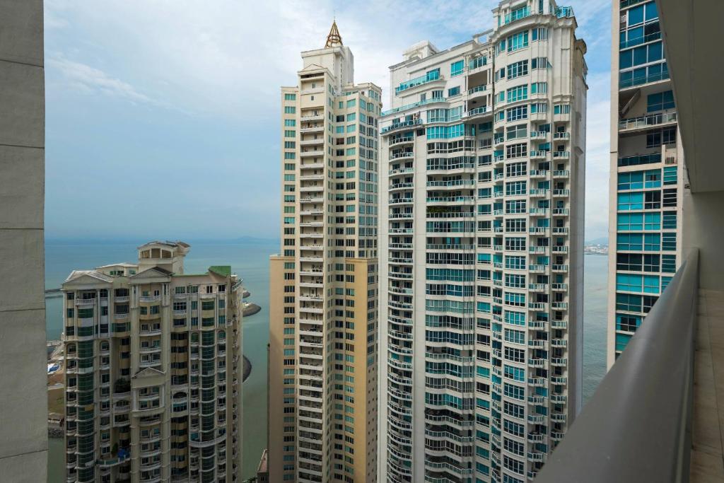 Nespecifikovaný výhled na destinaci Panamá nebo výhled na město při pohledu z hotelu