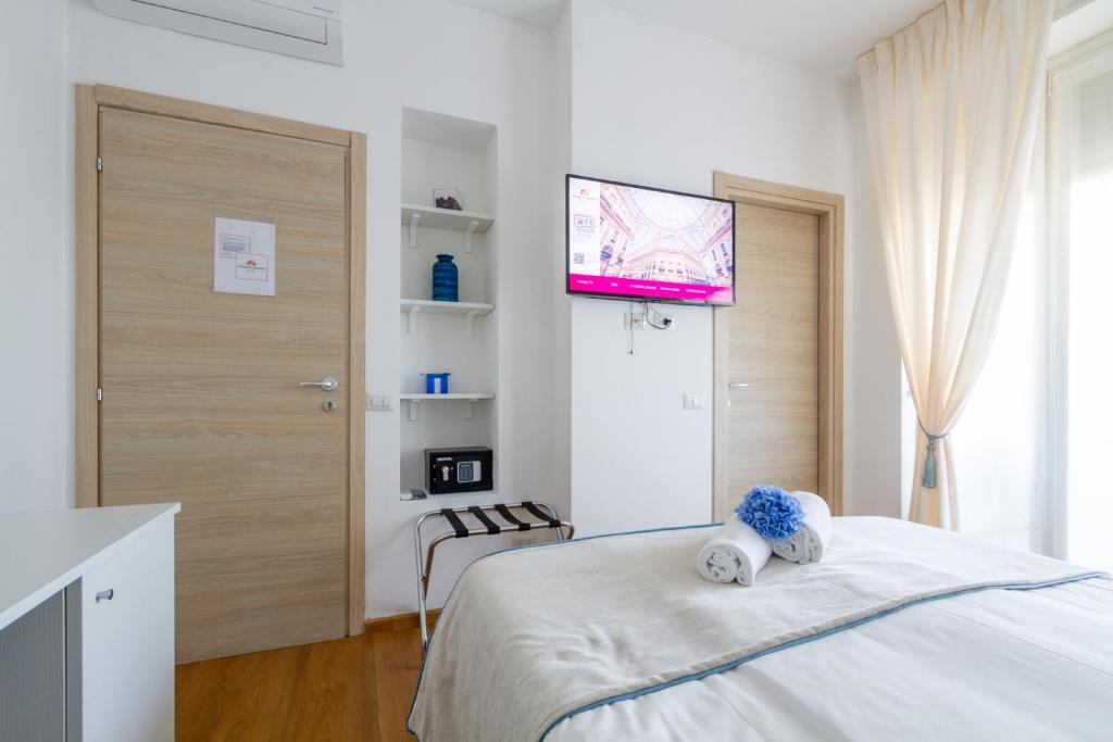 A bed or beds in a room at B&B Home Flowers Milano