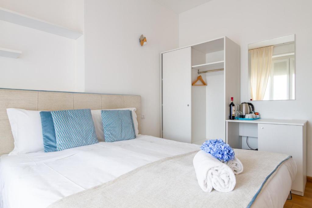 A bed or beds in a room at B&B Home Flowers Milano