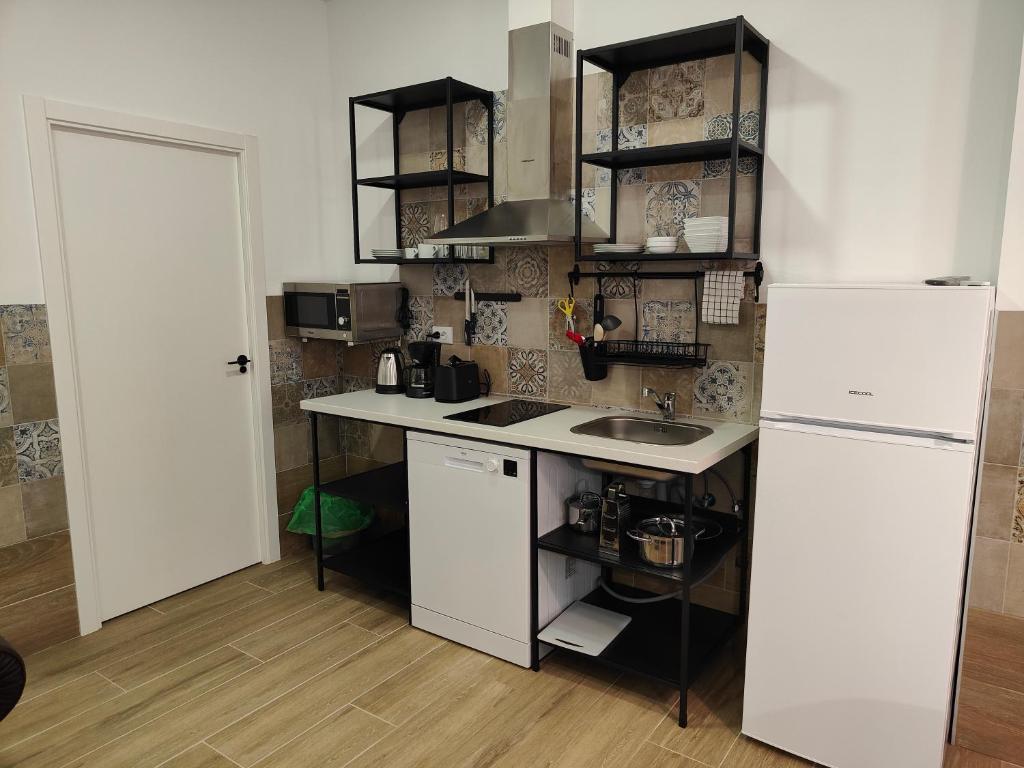 Kuchyň nebo kuchyňský kout v ubytování Apartamentos Pueblo Mar