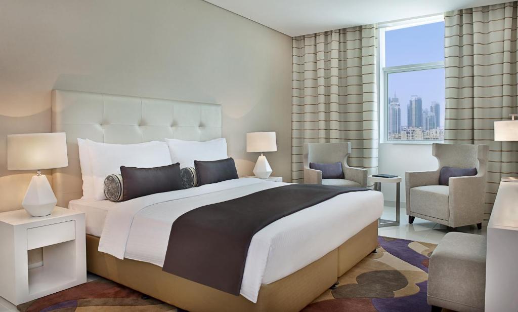 
Three Bedroom Suite with kitchenette - City Skyline View
