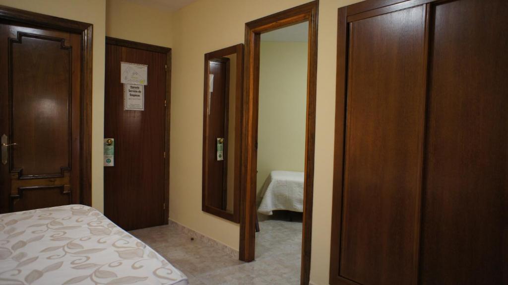 Posteľ alebo postele v izbe v ubytovaní Hotel Puente Romano