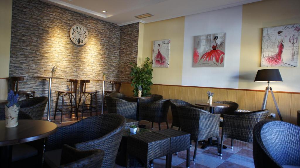 Posedenie v ubytovaní Hotel Puente Romano