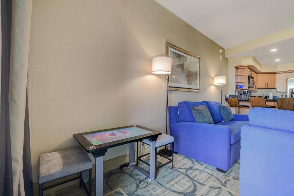 Ultimate Las Vegas Getaway One Bedroom Suite with Balcony, Kitchen, Gym, Pool & Free Parking photo