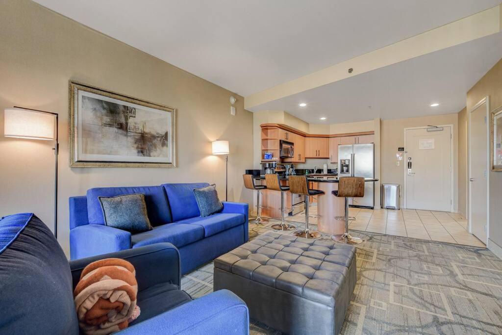 Ultimate Las Vegas Getaway One Bedroom Suite with Balcony, Kitchen, Gym, Pool & Free Parking photo