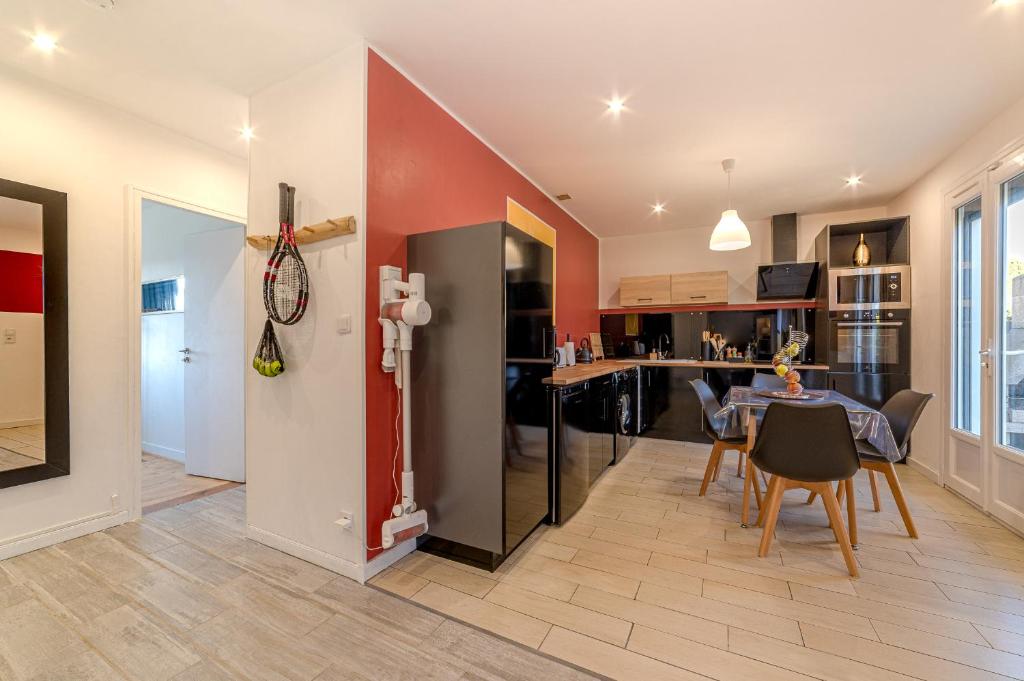 Zdjęcie z galerii obiektu ForestPlage Gîte avec SPA nordique w mieście Cognac-le-Froid