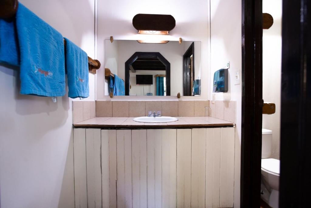Koupelna v ubytování Mango Inn Resort