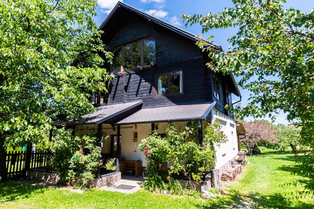 Zahrada ubytování Silva Cabin - In the heart of Bran, next to the Castle w/ free parking