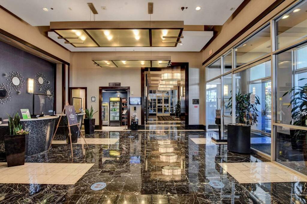 Ultimate Las Vegas Getaway One Bedroom Suite with Balcony, Kitchen, Gym, Pool & Free Parking photo