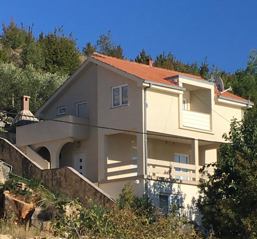 Budova, kde se apartmán nachází