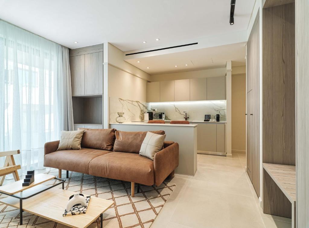 Kuchyň nebo kuchyňský kout v ubytování LIV Mackenzie Beach Suites Larnaca ADULTS ONLY